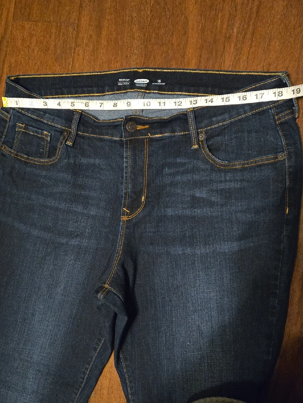 Old Navy Boot-Cut Semi-Evase Short Blue Jeans Size 16 Short